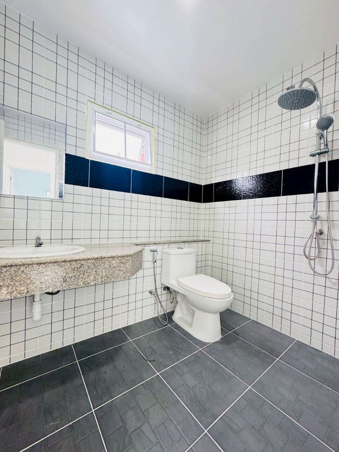 รูป ขายบ้านเดี่ยว 2 ชั้น ถนนเมน หมู่บ้านบัวทอง 4 บ้านกล้วย-ไทรน้อย ทำเลดี จอดรถได้หลายคัน พร้อมห้องครัวใหญ่ เพียง 3,890,000 บาท - รูปที่ 16/19