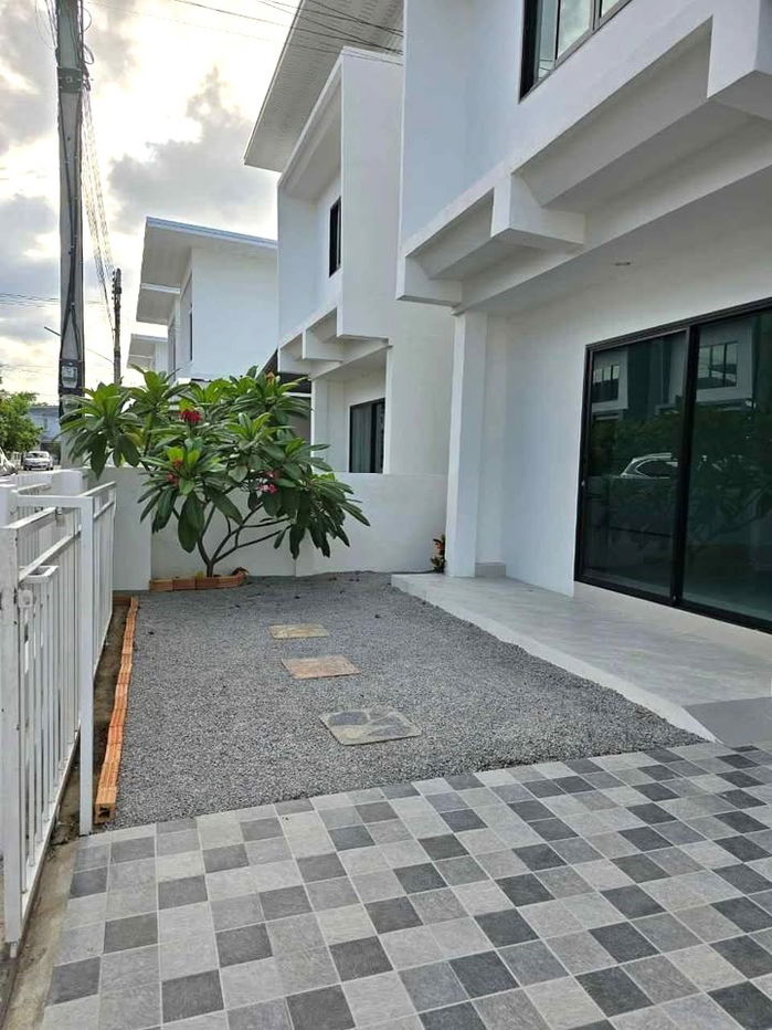 picture Two storey house for rent with 2 bedrooms,2 toilets and 1 kitchen.  - 2/10