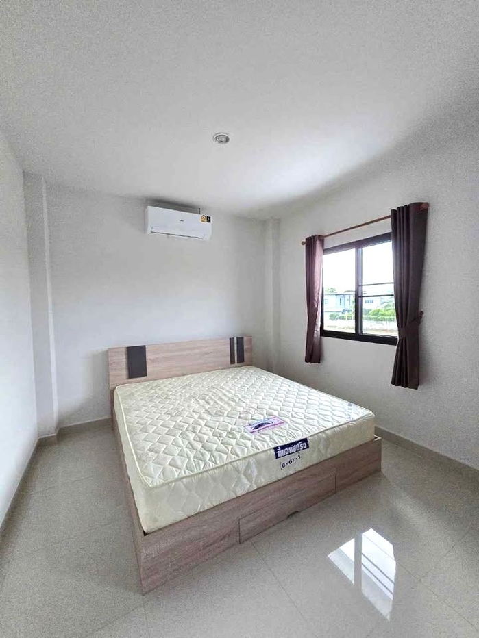 picture Two storey house for rent with 2 bedrooms,2 toilets and 1 kitchen.  - 6/10