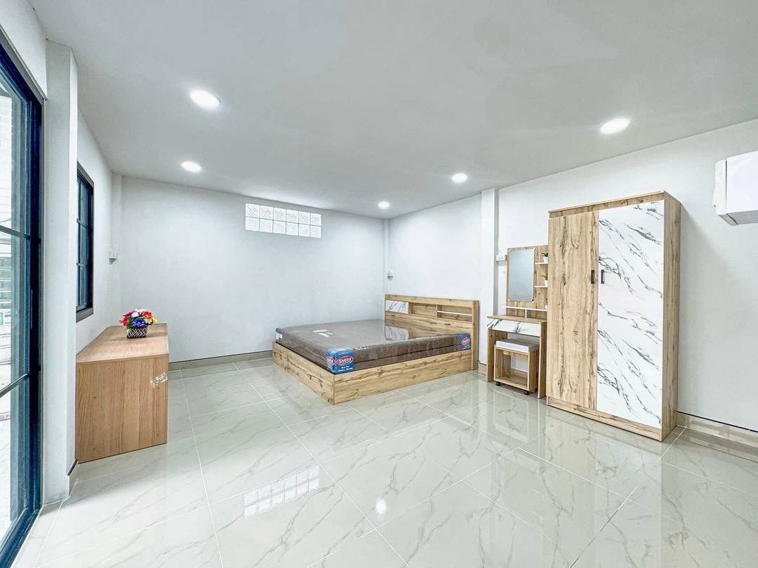 รูป  ขายบ้านแฝดตกแต่งใหม่สุดหรู พฤกษา 19 วัดลาดปลาดุก ลดแรง 200,000 บาท เหลือเพียง 2.99 ล้าน! - รูปที่ 11/20