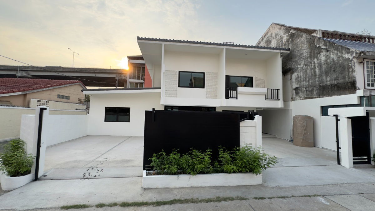 picture A single detached house on 70 sq. wah, just 5 minutes to Ekkamai–Thonglor. - 24/50