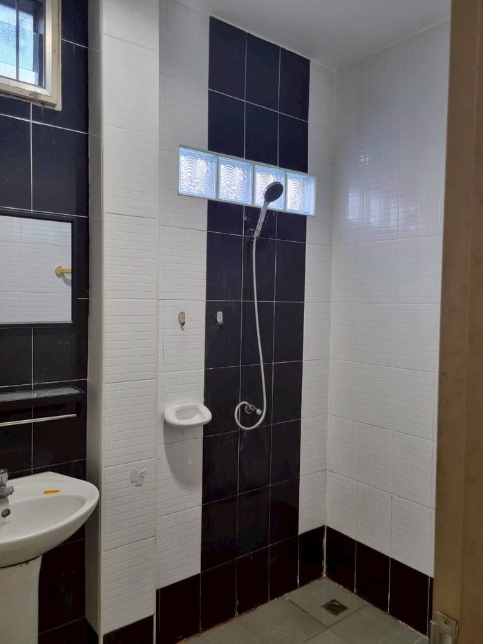 รูป ทาวเฮ้าส์ใกล้ตลาดสี่มุมเมือง แหลมฉบัง อำเภอศรีราชา จังหวัดชลบุรี ตรงข้ามนิคมอุตสาหกรรมแหลมฉบังพร้อมให้เช่า - รูปที่ 10/10