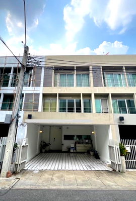 Townhouses for rent Suan Luang : For rent TOWNHOME NOBLE CUBE PATTANAKARN close to THONGLOR