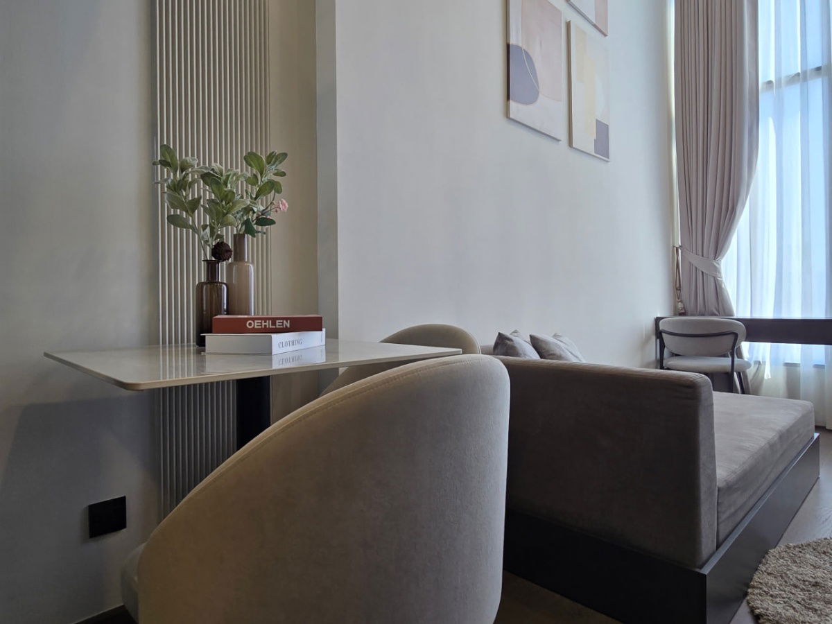 รูป Park Origin Chula Samyan【𝐑𝐄𝐍𝐓】🔥ความลักชัวรีแบบนุ่มนวล ขาว–เทา–ทอง วัสดุเงาและไฟซ่อน🔥 ติดต่อไลน์ไอดี: @hacondo - รูปที่ 6/10