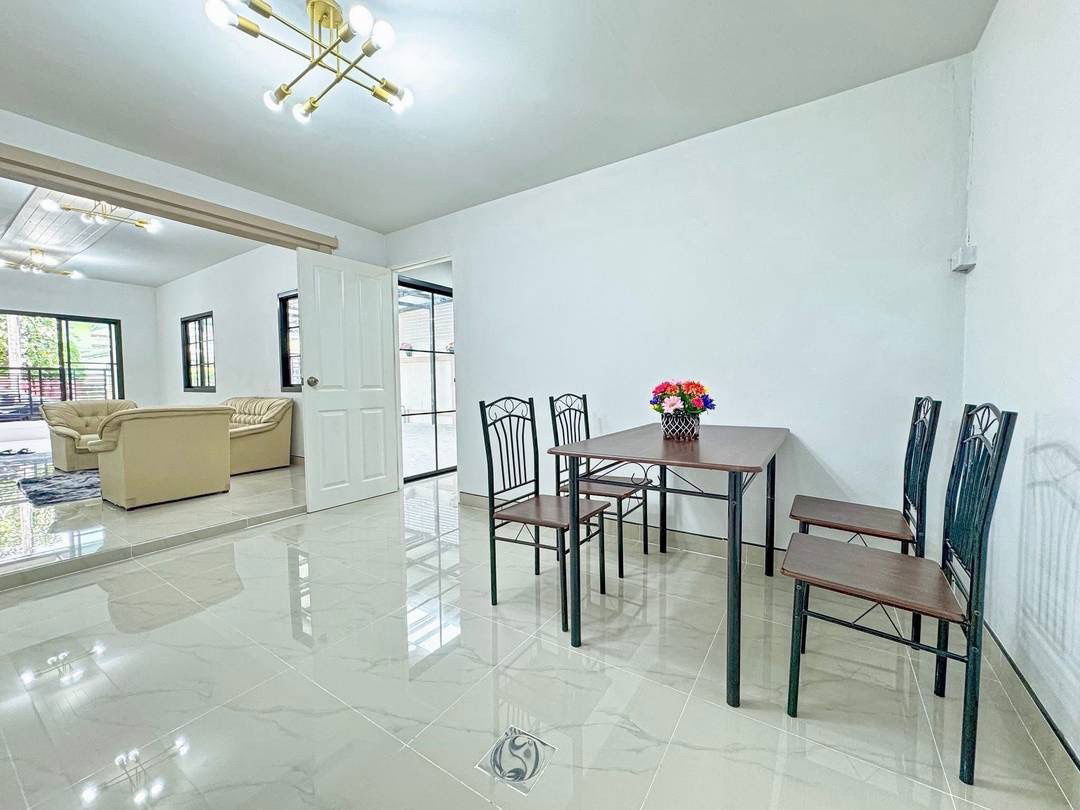 รูป  ขายบ้านแฝดตกแต่งใหม่สุดหรู พฤกษา 19 วัดลาดปลาดุก ลดแรง 200,000 บาท เหลือเพียง 2.99 ล้าน! - รูปที่ 10/20