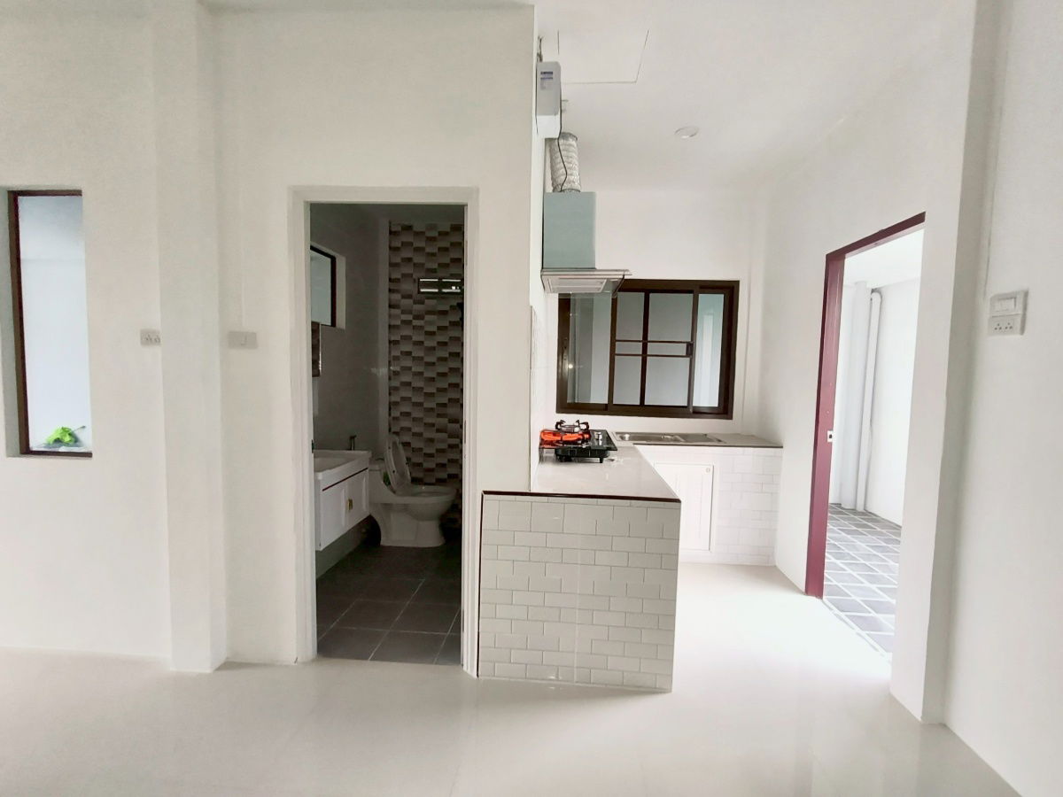 รูป บ้านเดี่ยว​ชั้นเดียว​ รีโนเวทใหม่​​ หนองจอก​ ทำเลถนนเมน​ ต้นโครงการ​ ทำเลค้าขาย หมู่บ้านอมรพันธ์ุ  ถนนเลียบวารี​ 15 พร้อมอยู่ มีเฟอร์นิเจอร์สวย - รูปที่ 25/33