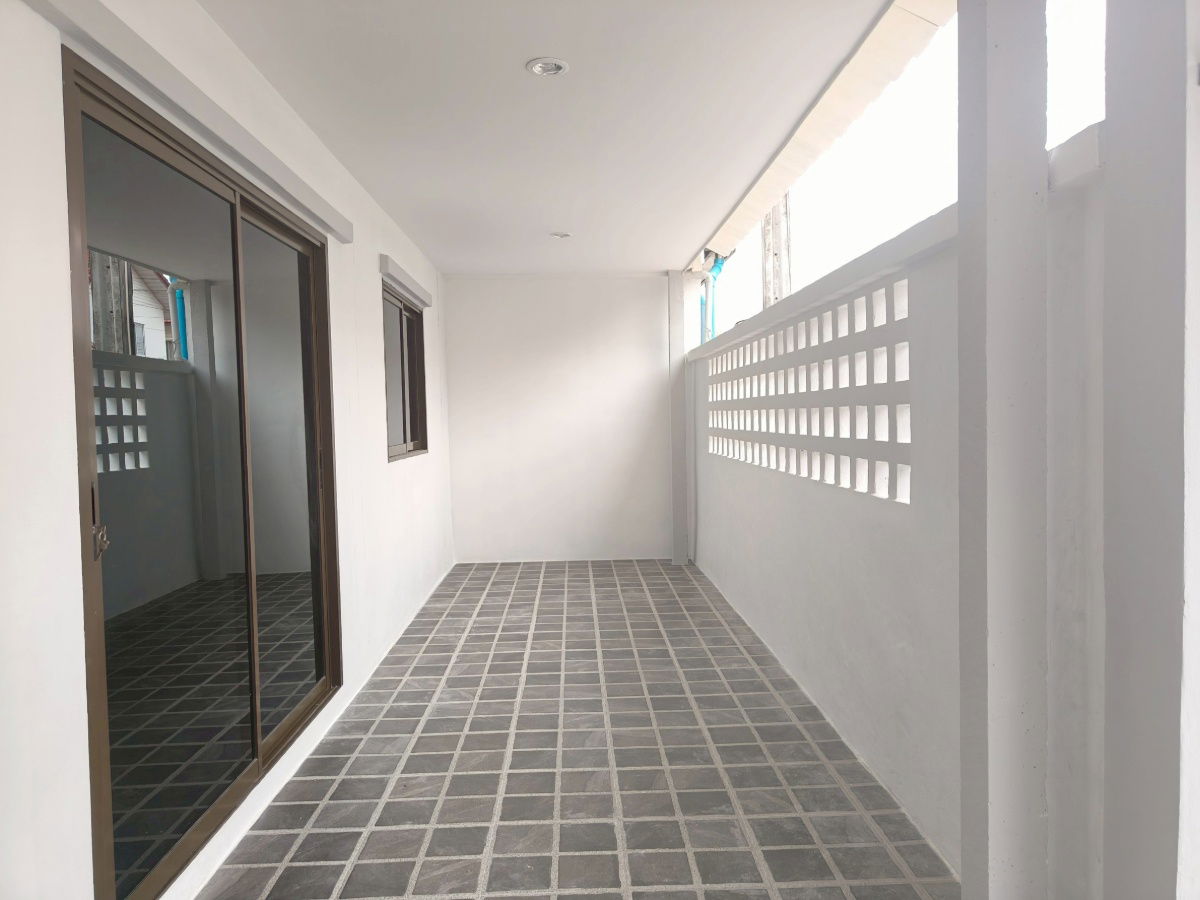 รูป บ้านเดี่ยว​ชั้นเดียว​ รีโนเวทใหม่​​ หนองจอก​ ทำเลถนนเมน​ ต้นโครงการ​ ทำเลค้าขาย หมู่บ้านอมรพันธ์ุ  ถนนเลียบวารี​ 15 พร้อมอยู่ มีเฟอร์นิเจอร์สวย - รูปที่ 8/33