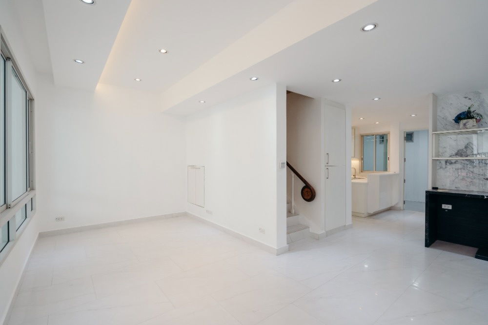 รูป S897 [ขาย] Townhome 3 ชั้น สุขุมวิท 15 💰 ราคา 41.9 ลบ. 📍 BTS อโศก - รูปที่ 12/53