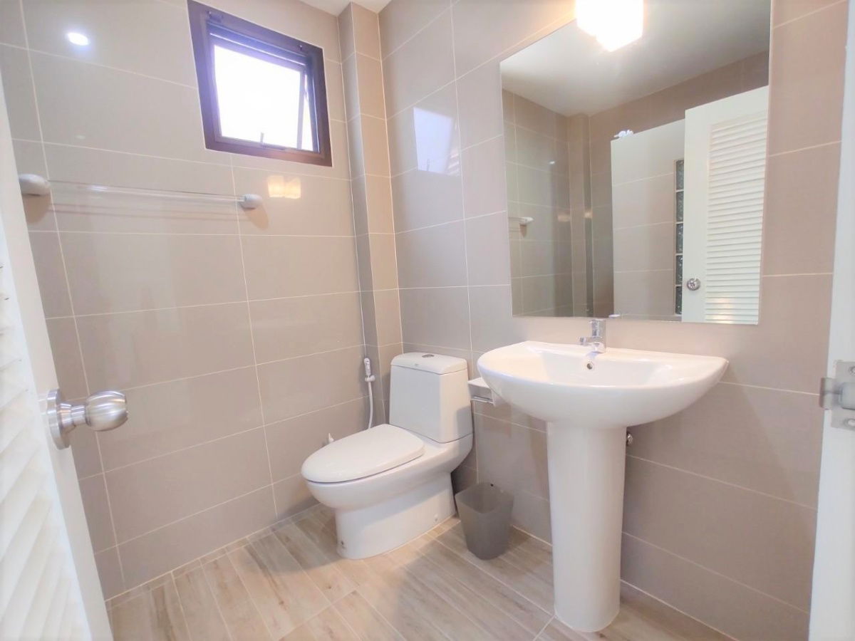 picture A house two storeys for rent with 3 bedrooms,2 toilets and 1 kitchen. - 14/28