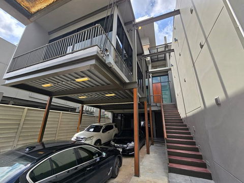 WS5860 🏢 Home Office for rent Huaikhwang - Mengjai, good condition building, ready to use, only 170,000 THB / month.