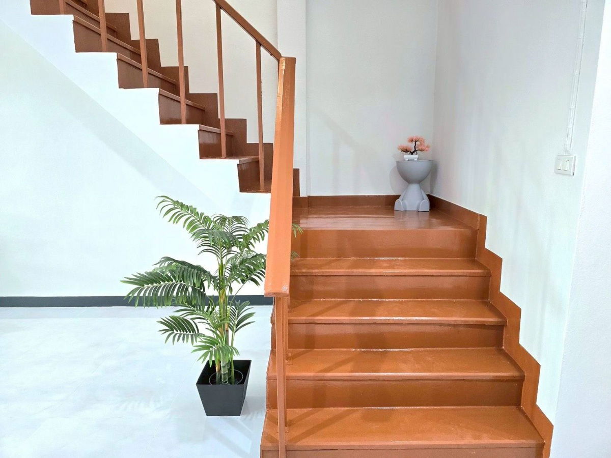 รูป ทาวน์เฮาส์ รามอินทรา สุขาภิบาล5ซอย57 ตลาดออเงิน ม.แสงธรรม รีโนเวทใหม่ แถม.แอร์ 2 ตัว นัดหมายชมบ้าน 085-318-6868 คุณวา - รูปที่ 27/29