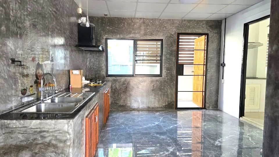 picture Two storey house for rent with 3 bedrooms,3 toilets and 1 kitchen. - 16/22