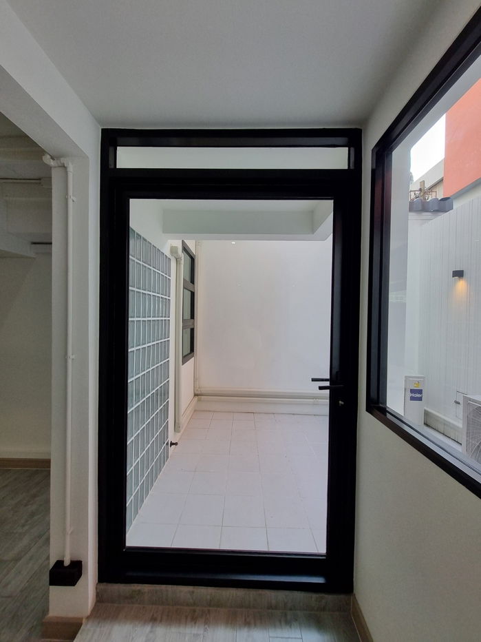 picture A single detached house on 70 sq. wah, just 5 minutes to Ekkamai–Thonglor. - 12/50