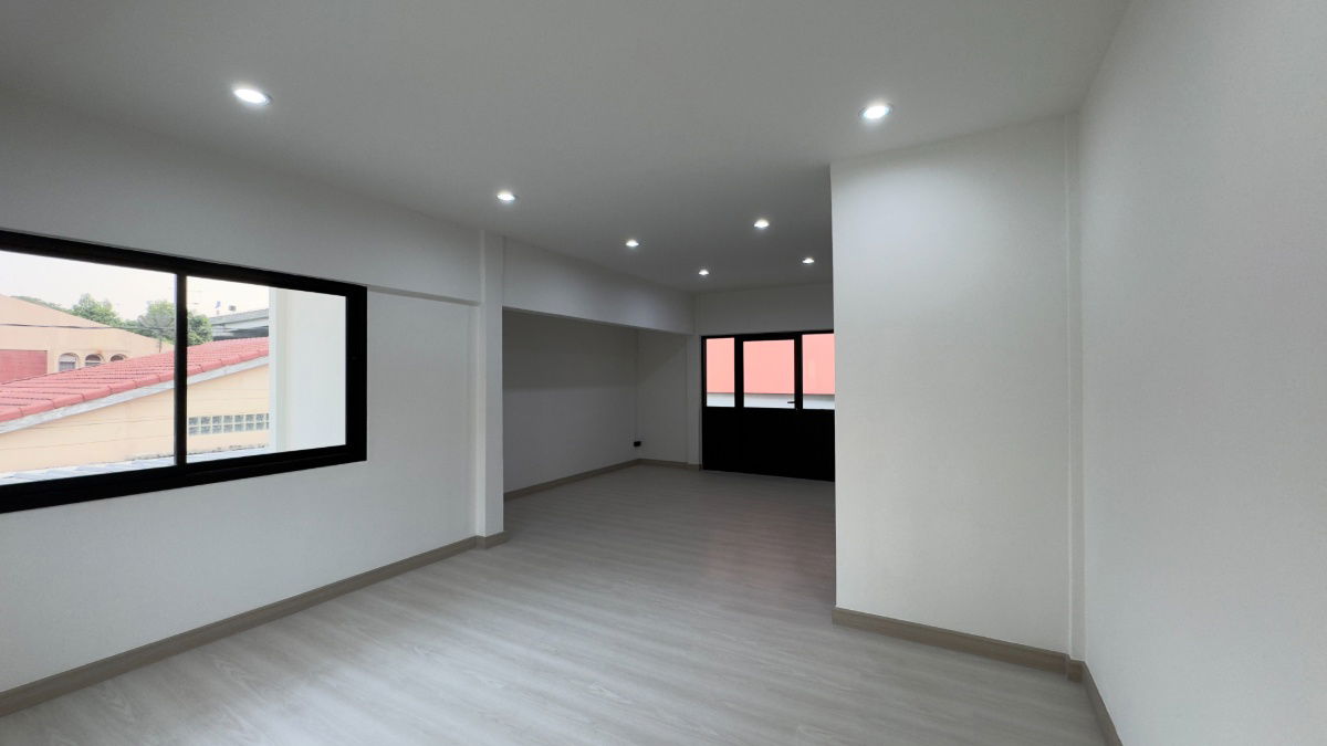 picture A single detached house on 70 sq. wah, just 5 minutes to Ekkamai–Thonglor. - 26/50