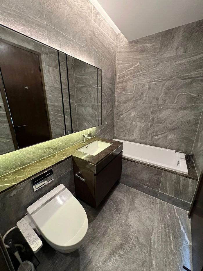 รูป 🌟 ให้เช่าคอนโด The Esse Sukhumvit 36 🚇ใกล้ BTS ทองหล่อ/อโศก 20 เมตร💰 ค่าเช่า: 48,000 บาท/เดือน✨ รหัสทรัพย์: RS3645 - รูปที่ 4/7