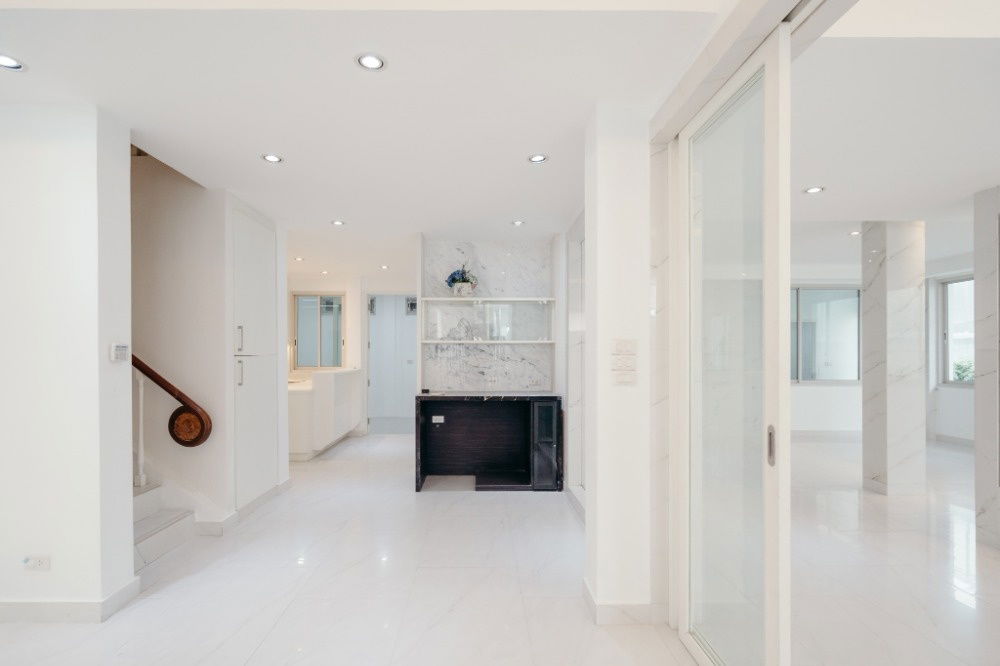 รูป S897 [ขาย] Townhome 3 ชั้น สุขุมวิท 15 💰 ราคา 41.9 ลบ. 📍 BTS อโศก - รูปที่ 11/53