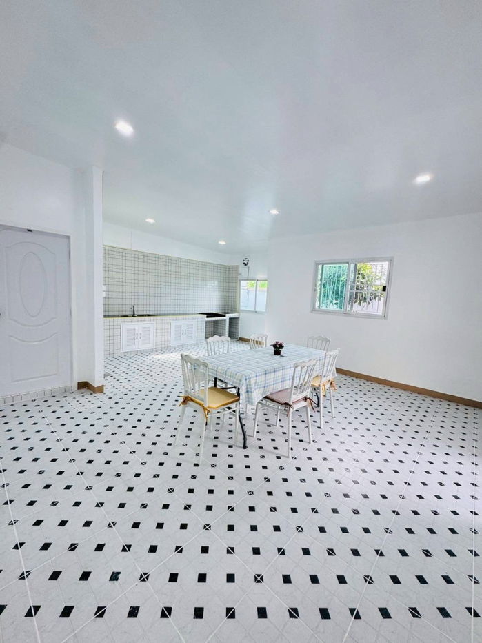 รูป ขายบ้านเดี่ยว 2 ชั้น ถนนเมน หมู่บ้านบัวทอง 4 บ้านกล้วย-ไทรน้อย ทำเลดี จอดรถได้หลายคัน พร้อมห้องครัวใหญ่ เพียง 3,890,000 บาท - รูปที่ 17/19