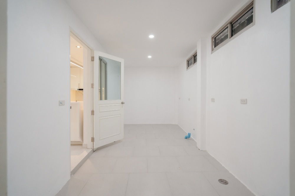 รูป S897 [ขาย] Townhome 3 ชั้น สุขุมวิท 15 💰 ราคา 41.9 ลบ. 📍 BTS อโศก - รูปที่ 26/53