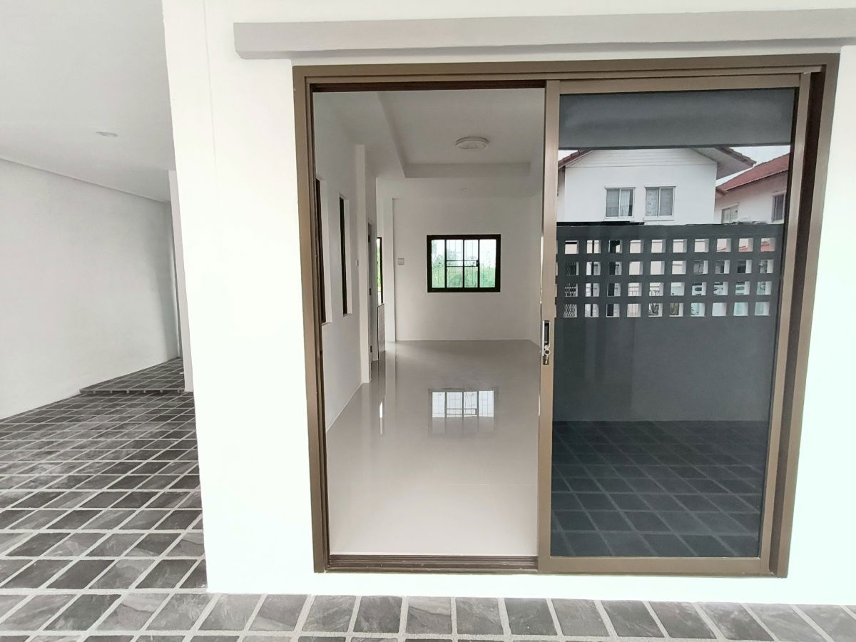 รูป บ้านเดี่ยว​ชั้นเดียว​ รีโนเวทใหม่​​ หนองจอก​ ทำเลถนนเมน​ ต้นโครงการ​ ทำเลค้าขาย หมู่บ้านอมรพันธ์ุ  ถนนเลียบวารี​ 15 พร้อมอยู่ มีเฟอร์นิเจอร์สวย - รูปที่ 30/33