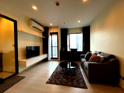 เช่าคอนโด BTS ทองหล่อ : ห้องแร ไอเทม✨ ว่างแล้ว ให้เช่าคอนโดRhythm sukhumvit36-38 1ห้องนอน 50 ตรม  ห้องสวย ชั้นสูง ✅ทักไลน์ได้เลยตอบไวมากค่ะ