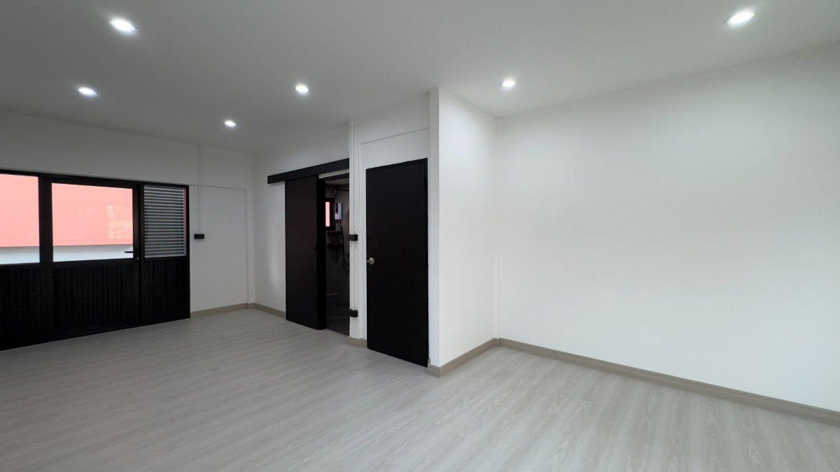 picture A single detached house on 70 sq. wah, just 5 minutes to Ekkamai–Thonglor. - 27/50