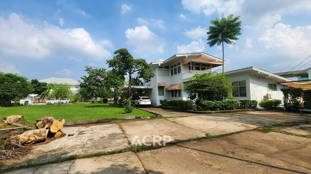 picture House large plot of land Near BTS Khu Khot Only 5 minutes with land area of ​​more than 908 Sq m - 2/5