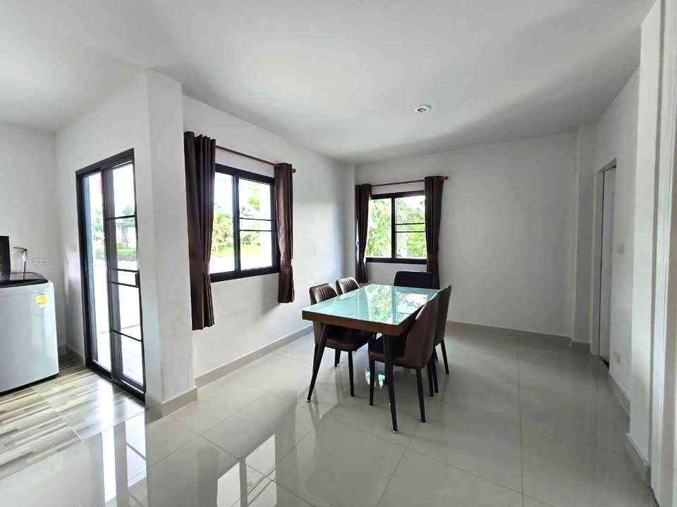 picture Two storey house for rent with 2 bedrooms,2 toilets and 1 kitchen.  - 4/10