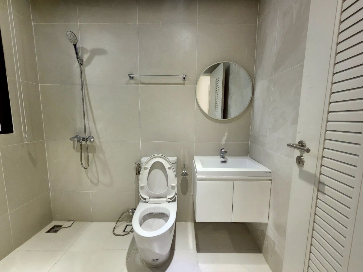 picture 3.5 Storey Home office. 3Bed, 4Bath, 2Livings Jarunsanitwong Street - 8/11