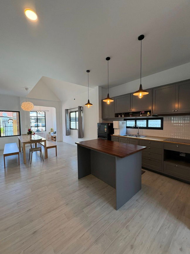 picture Two storey house for rent with 34 bedrooms,3 toilets and 1 kitchen. - 2/12