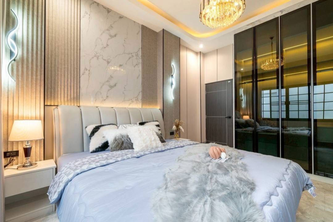 picture Pool Villa in a safe and secure village that is located near The Million Years Stone Park and near The Express Way - 16/20