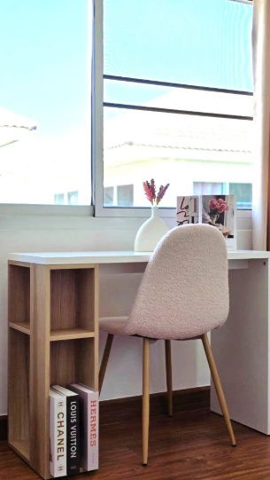 picture  Two storey house for rent with 3 bedrooms,3 toilets and 1 kitchen.  - 10/22