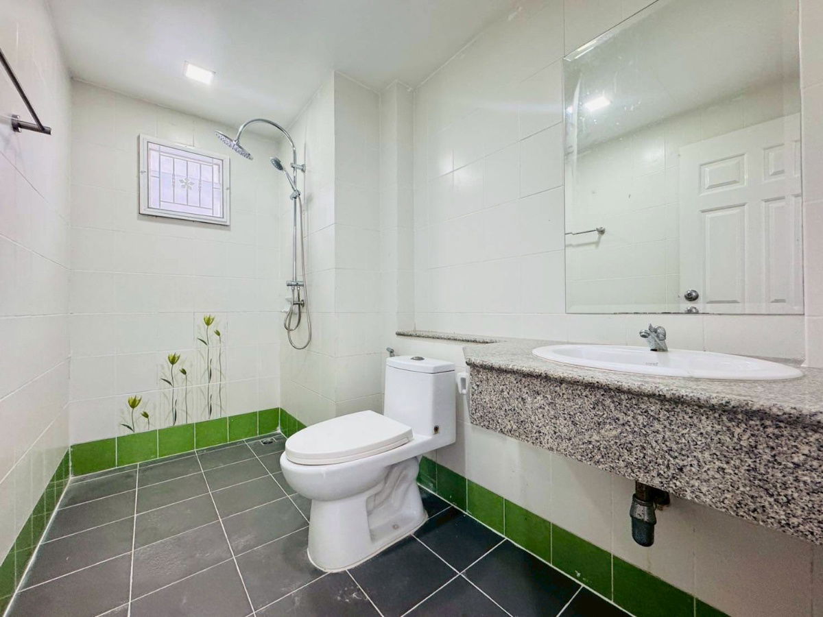 รูป ขายบ้านเดี่ยว 2 ชั้น ถนนเมน หมู่บ้านบัวทอง 4 บ้านกล้วย-ไทรน้อย ทำเลดี จอดรถได้หลายคัน พร้อมห้องครัวใหญ่ เพียง 3,890,000 บาท - รูปที่ 11/19