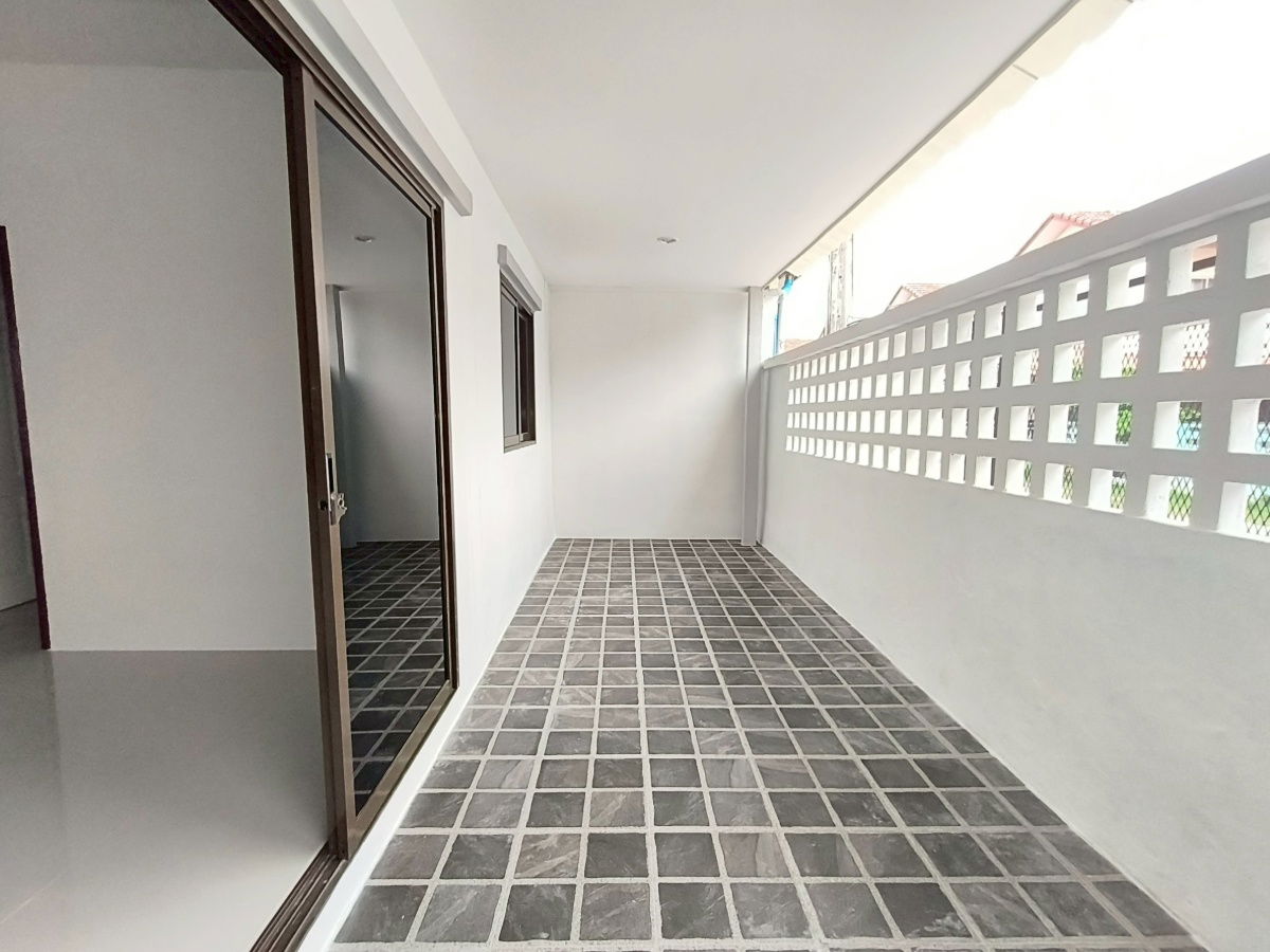 รูป บ้านเดี่ยว​ชั้นเดียว​ รีโนเวทใหม่​​ หนองจอก​ ทำเลถนนเมน​ ต้นโครงการ​ ทำเลค้าขาย หมู่บ้านอมรพันธ์ุ  ถนนเลียบวารี​ 15 พร้อมอยู่ มีเฟอร์นิเจอร์สวย - รูปที่ 31/33