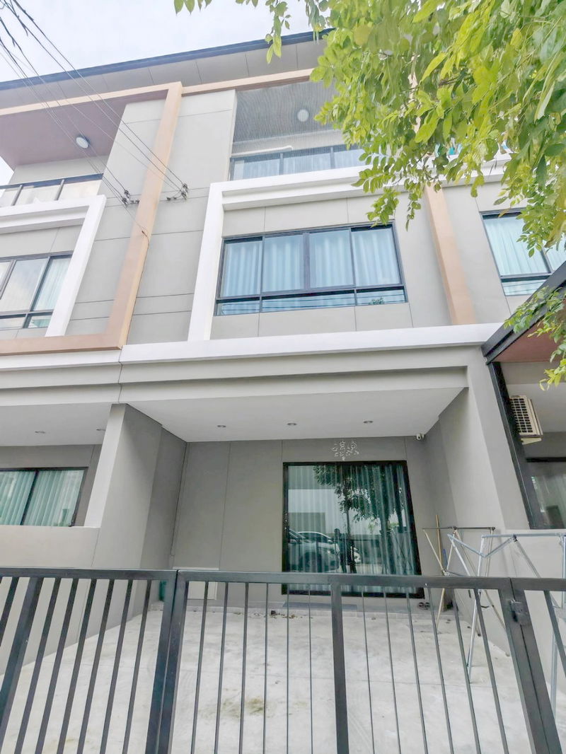 ทาวน์โฮมให้เช่า : เช่าทาวน์โฮม 3 ชั้น ใกล้ BTS สายหยุด โครงการ Premium Place พหลโยธิน รามอินทรา