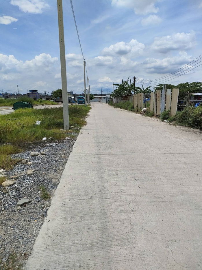 picture Empty land for rent already filled Near Watcharapol Intersection - 2/11