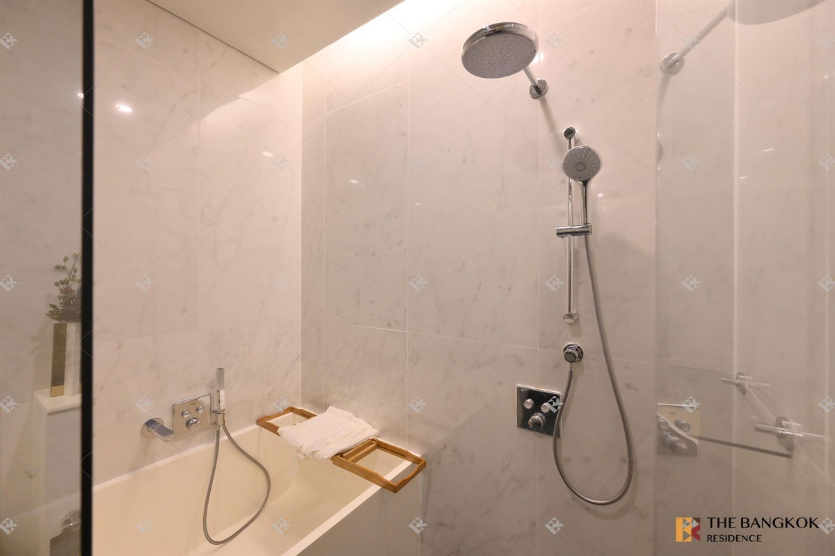 picture Siamese Exclusive Sukhumvit 42 💫 Unbeatable value! Beautifully decorated & fully furnished, move-in ready 🛋️ Near BTS Ekkamai - 12/13