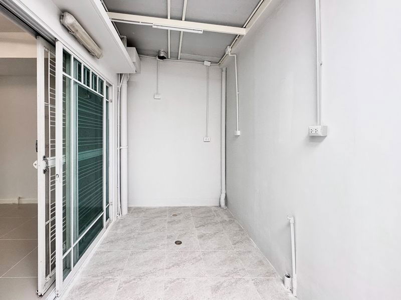 รูป ขายทาวน์โฮม 2 ชั้น หมู่บ้านวิลลาจจิโอ บางนา ใกล้เมกาบางนา ใกล้ABAC รีโนเวทใหม่พร้อมอยู่ - รูปที่ 4/8