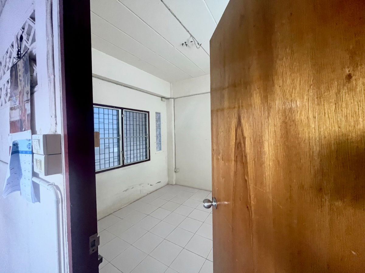 picture For sale: 3-storey dormitory with 8 rooms in Soi Charan 33, near MRT Fai Chai. Great price, ideal for long-term investment! - 5/18