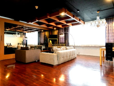 คอนโดให้เช่า : Sukhumvit Casa | Stylish 3 Bedroom Condo For Rent in Nana - BR5860CD