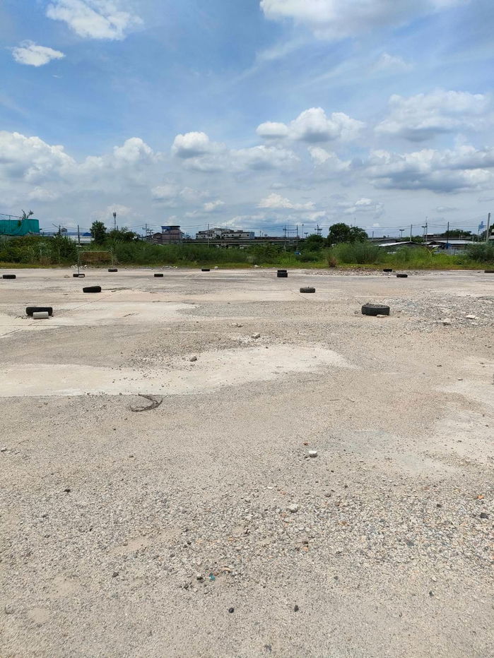 picture Empty land for rent already filled Near Watcharapol Intersection - 3/11