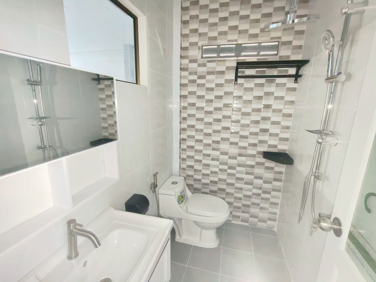 รูป บ้านเดี่ยว​ชั้นเดียว​ รีโนเวทใหม่​​ หนองจอก​ ทำเลถนนเมน​ ต้นโครงการ​ ทำเลค้าขาย หมู่บ้านอมรพันธ์ุ  ถนนเลียบวารี​ 15 พร้อมอยู่ มีเฟอร์นิเจอร์สวย - รูปที่ 28/33