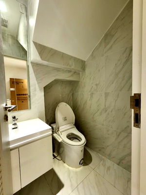 Townhouses for sale Bangkok : 3.5 Storey Home office. 3Bed, 4Bath, 2Livings Jarunsanitwong Street