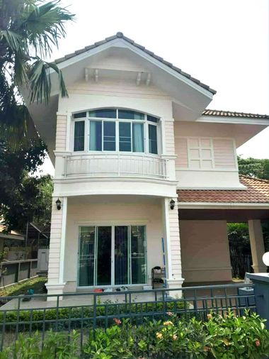 ให้เช่าบ้านเดี่ยวสองชั้น 3 ห้องนอน 2 ห้องน้ำ 1 ห้องครัว 2 ที่จอดรถ