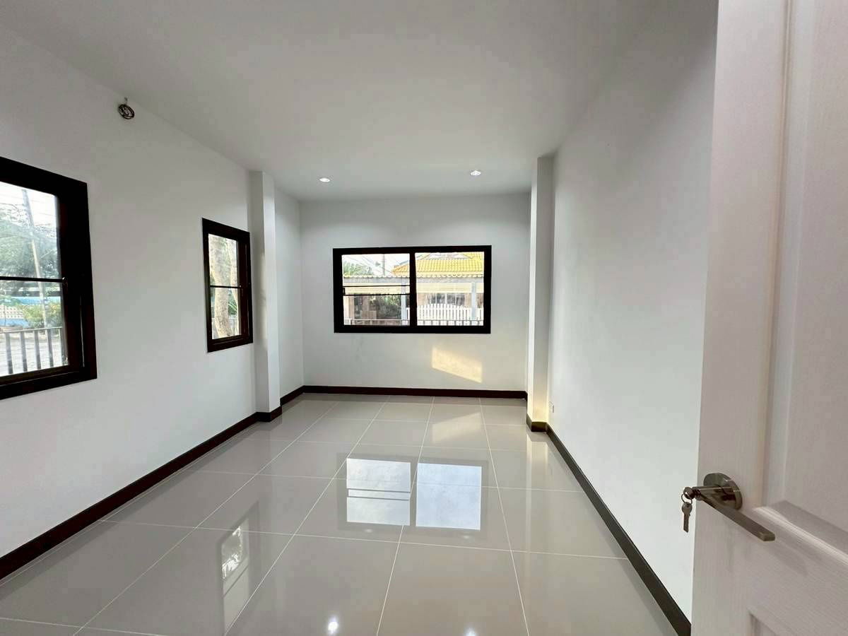 รูป บ้านเดี่ยวชั้นเดียว กว้างมาก ตกแต่งใหม่ทั้งหลัง หมู่บ้าน ซื่อตรง ถนนสุวินทวงศ์ 29 แขวงลำผักชี เขตหนองจอก พร้อมเฟอร์ฯ - รูปที่ 10/21