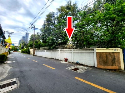 Land for sale Phatthanakan Road : FOR SALE  LAND PROPERTY  59000000 BAHT.