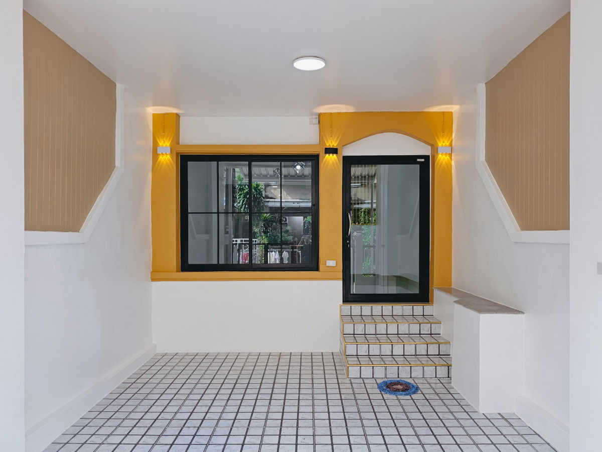 รูป ขายบ้าน หมู่บ้านมณีรินทร์ เลค แอนด์ พาร์ค ถนน 345 บางคูวัด โซนนันทนาการ์เด้น ทาวน์เฮาส์ 2 ชั้นครึ่ง บ้านเล่นระดับ  ราคาขายเพียง 1,890,000 บาท ฟรีโอน  - รูปที่ 3/20