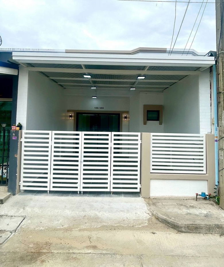 รูป ขายทาวน์เฮ้าส์รีโนเวทใหม่ หมู่บ้านพิมลราช1 ทำเลบ้านกล้วย-ไทรน้อย ลดพิเศษเหลือเพียง 1,190,000 บาท - รูปที่ 1/15