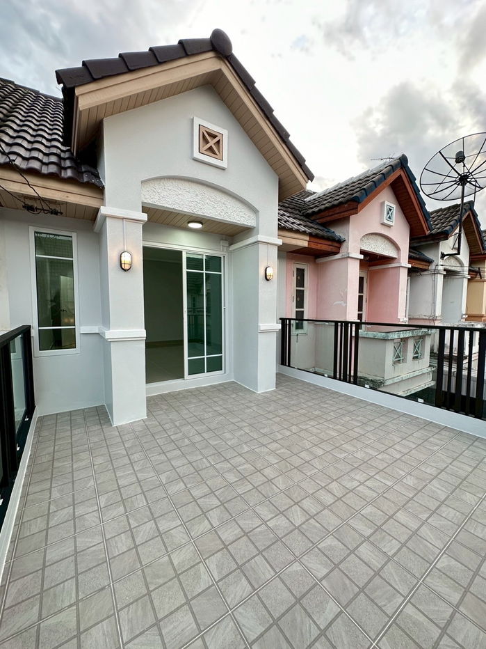 รูป ขายทาวน์เฮาส์ 2 ชั้น หมู่บ้านลุมพินี ตกแต่งใหม่ พร้อมอยู่ มีระเบียงหน้าบ้าน ต่อเติมห้องนอนชั้นล่าง บ้านโปร่ง ราคาเพียง 1,990,000 บาท ฟรีโอน - รูปที่ 16/17