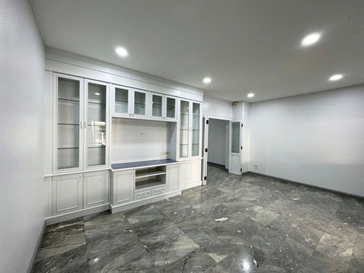 รูป 💢 ขายและปล่อยเช่าด่วน! ทาวน์เฮ้าส์ 4 ชั้น — หมู่บ้านวราธรวิลล์ พัฒนาการ 44 5 ห้องนอน 7 ห้องน้ำ ทำเลทอง เข้า–ออกได้หลายทาง - รูปที่ 17/19