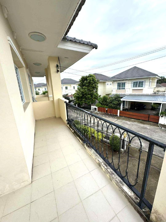 picture Two storey house for rent with 4 bedrooms,3 toilets and 1 kitchen. - 19/27